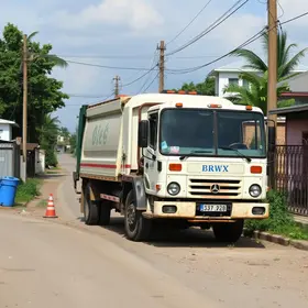 rua sem calçamento