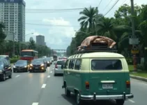 Kombi colide com poste na Avenida Caxangá